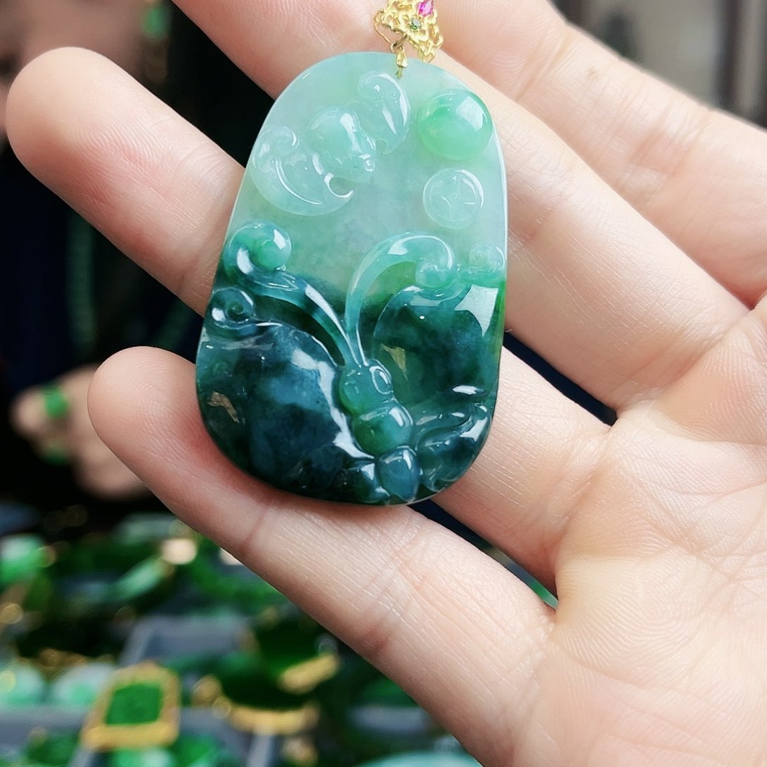 翡翠颈饰18K金镶嵌吊坠