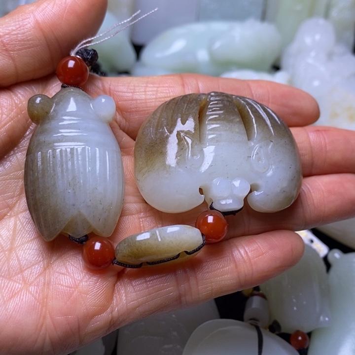 和田玉未镶嵌把件