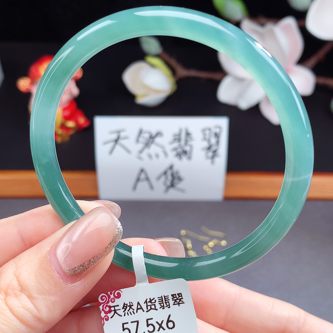 翡翠手镯（圆镯）未镶嵌