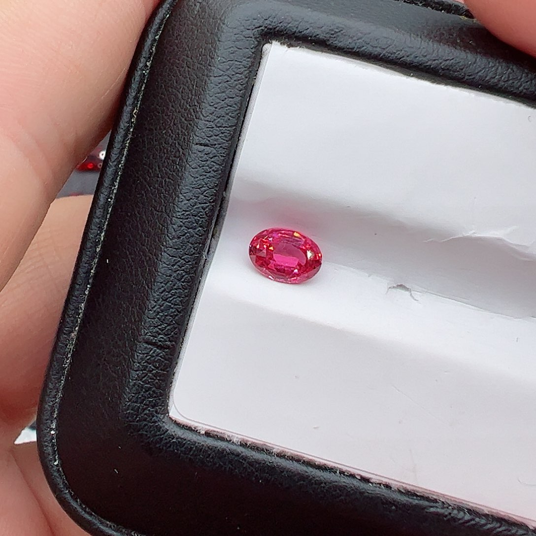 尖晶石裸石未镶嵌0.71克拉马亨盖