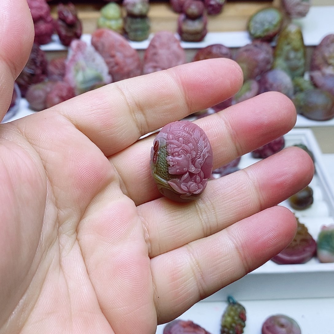 玛瑙/玉髓盐源玛瑙吊坠未镶嵌