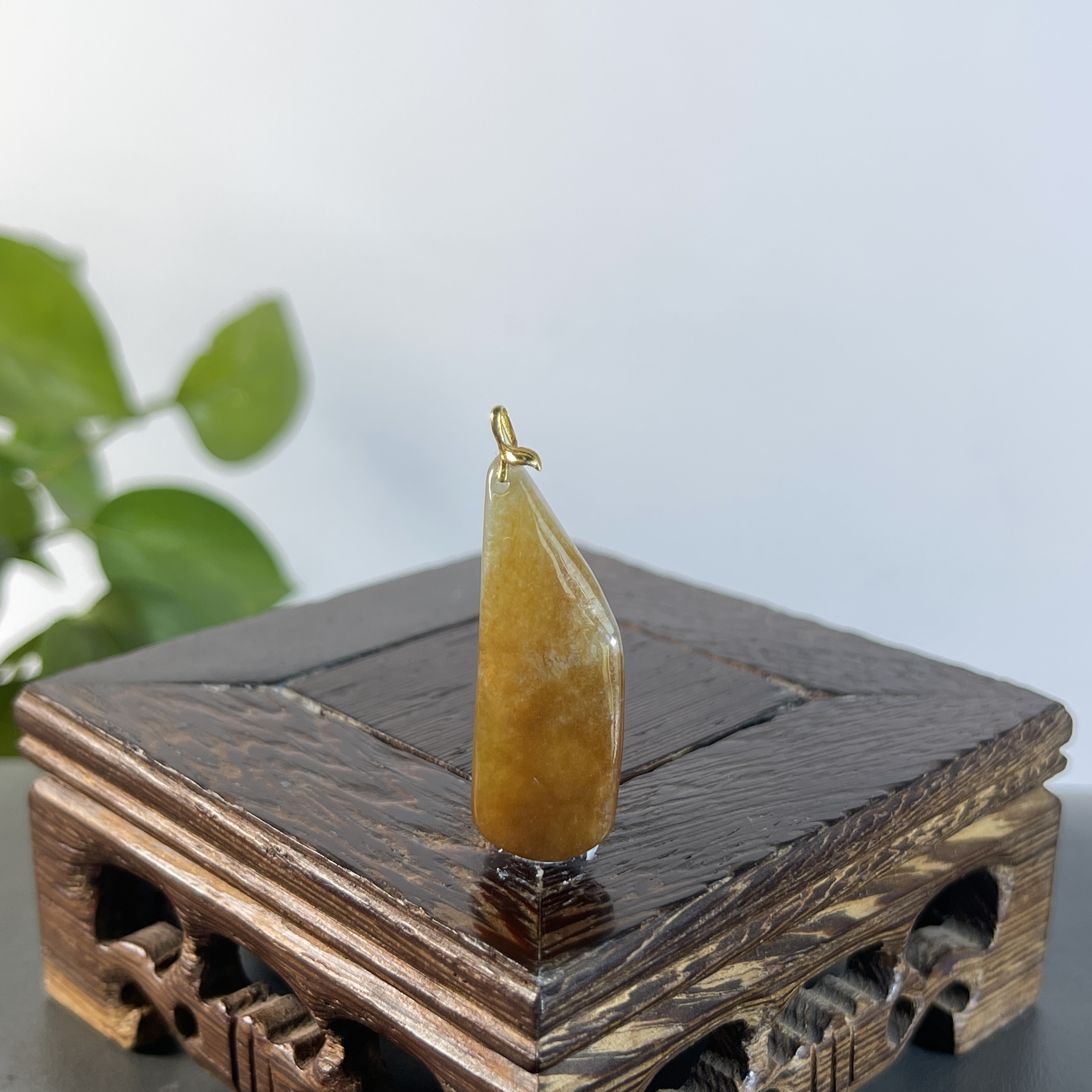 JYW04-20  天然缅甸A货翡翠  18K扣头精品天然翡翠A货原石吊坠