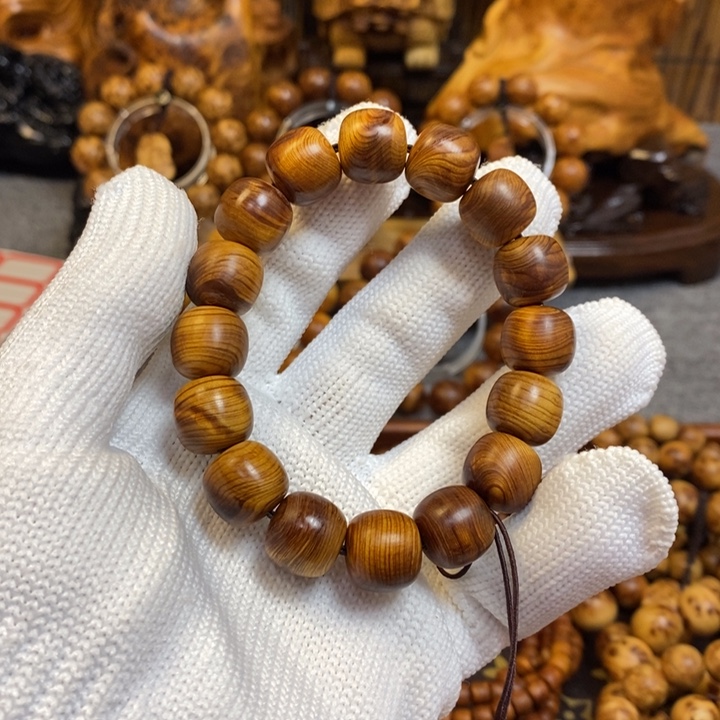 柏木哲****1太行崖柏1.3 1.4老型陈化雪花龙胆闪电