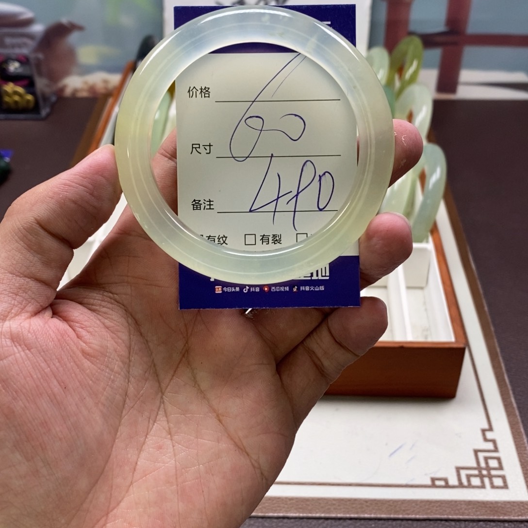 蛇纹石玉手镯未镶嵌