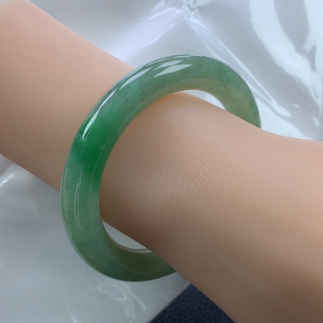 翡翠手镯未镶嵌54圆