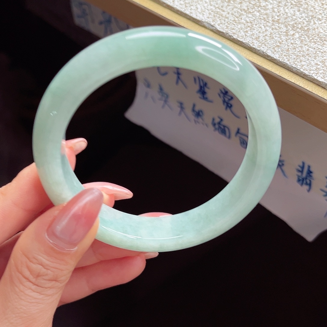 翡翠未镶嵌手镯手镯