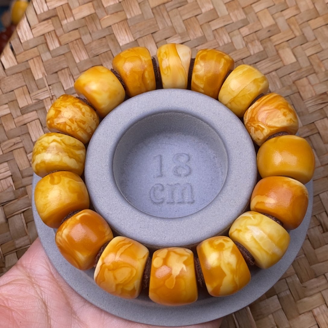 蜜蜡裸石未镶嵌?蜜蜡