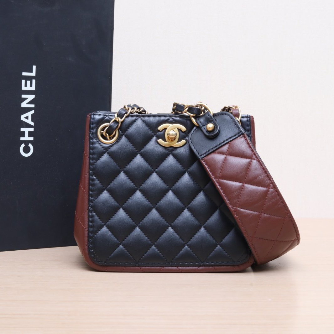 95新 Chanel/香奈儿 斜挎包 方形水桶包 30开 P254109024