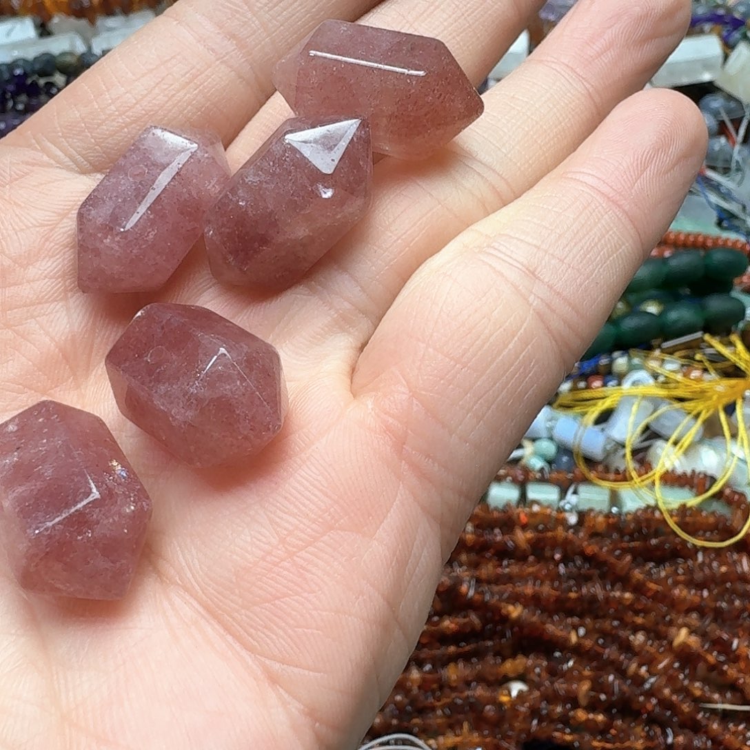 玛瑙/玉髓合金珠宝半成品一颗12x25m中孔双尖草莓晶