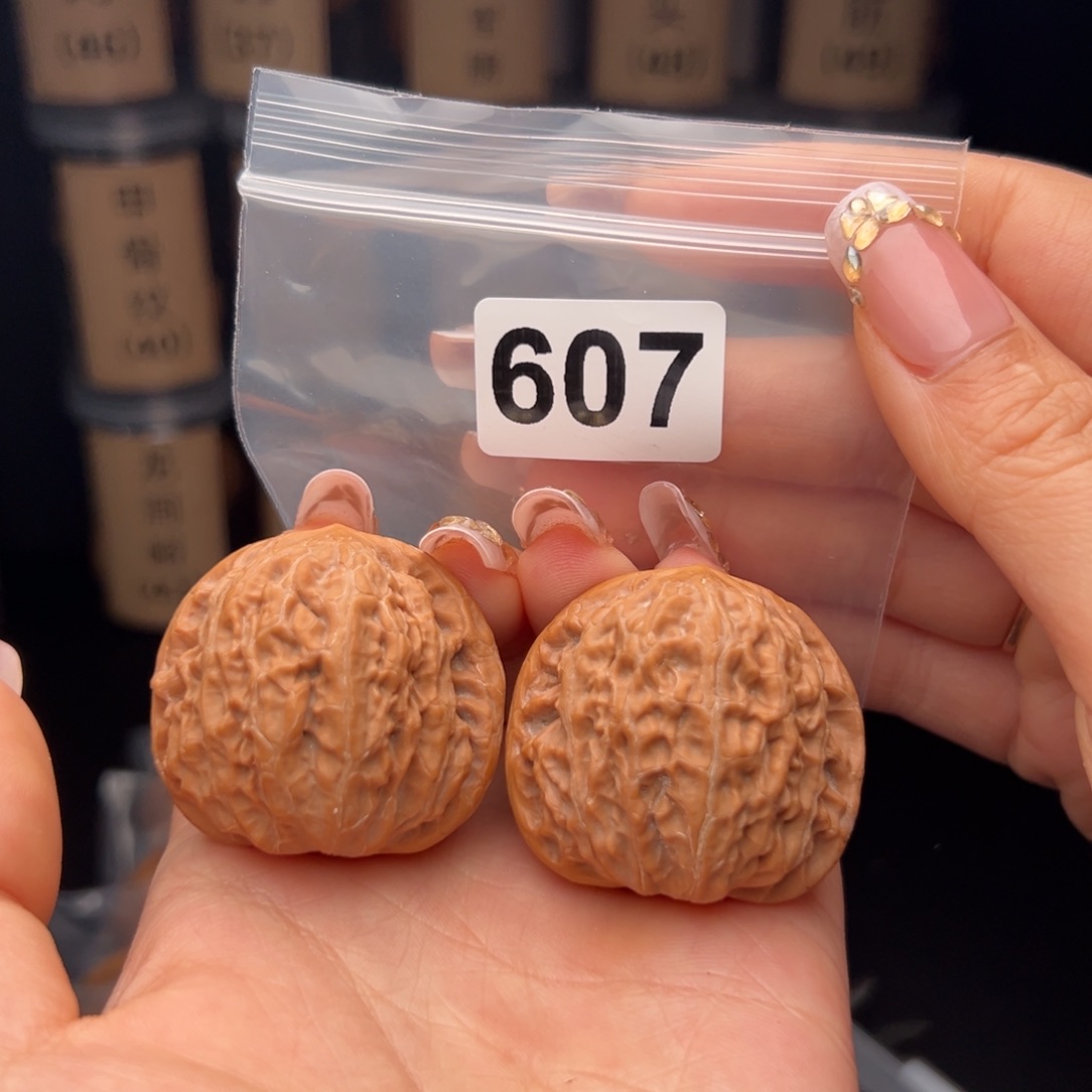 文玩核桃吊坠铁锤40