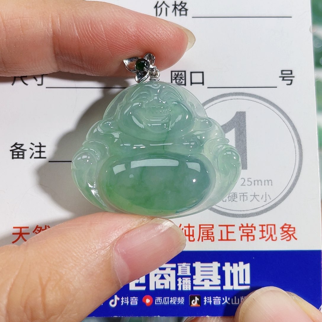 翡翠18K金镶嵌颈饰吊坠
