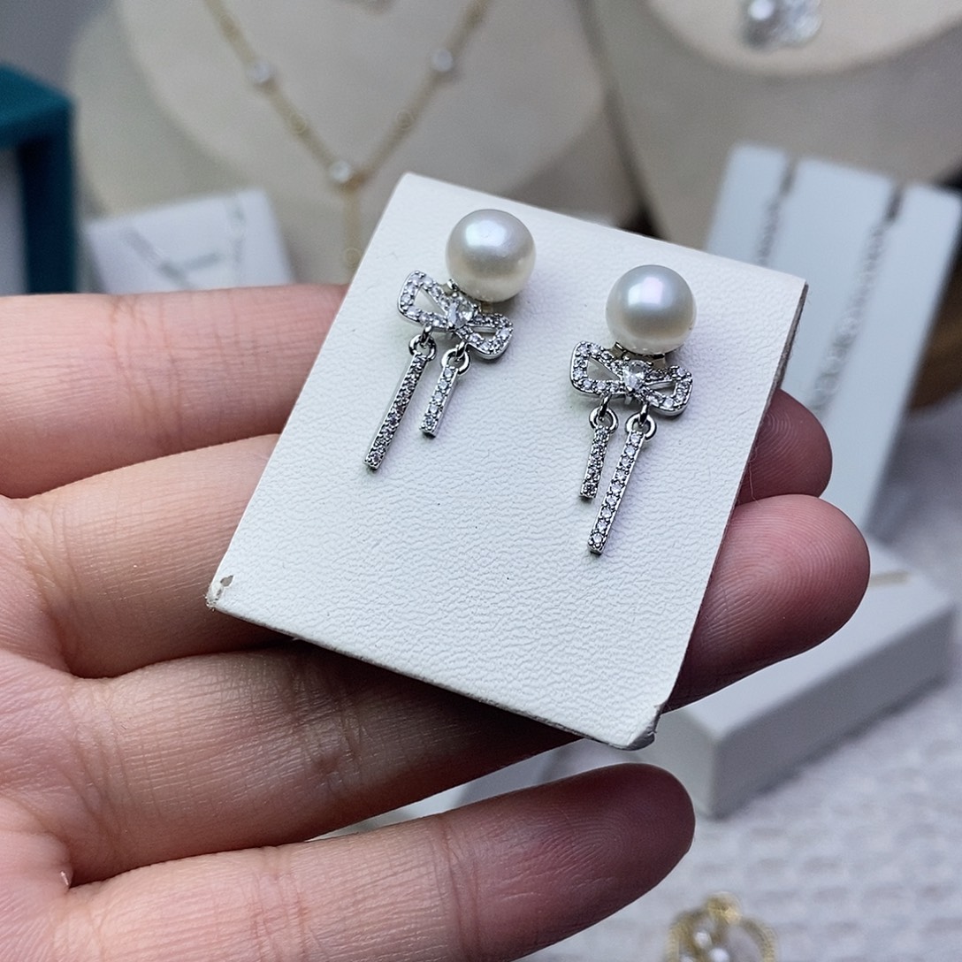 淡水珍珠银S925镶嵌耳饰