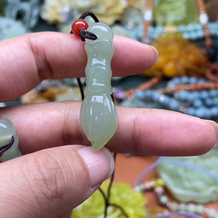 蛇纹石玉吊坠未镶嵌