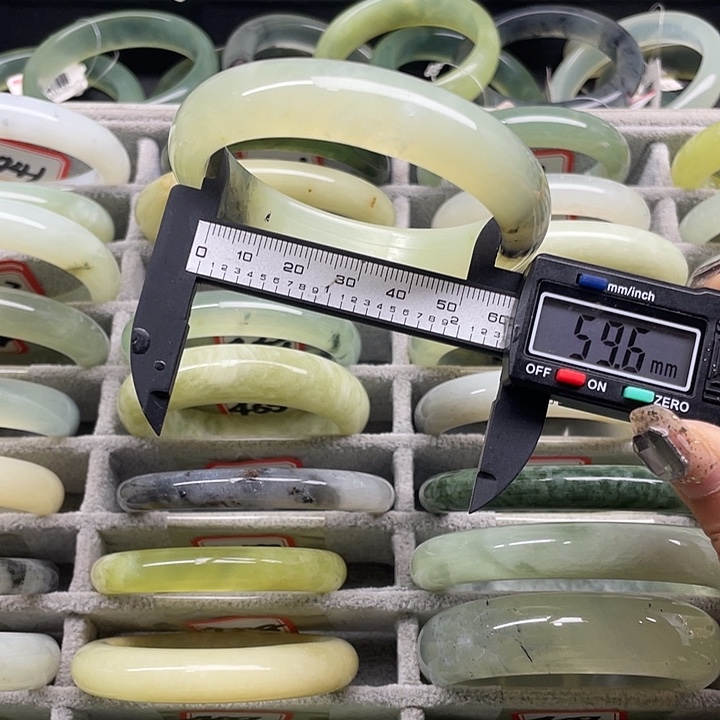 蛇纹石玉未镶嵌手镯453