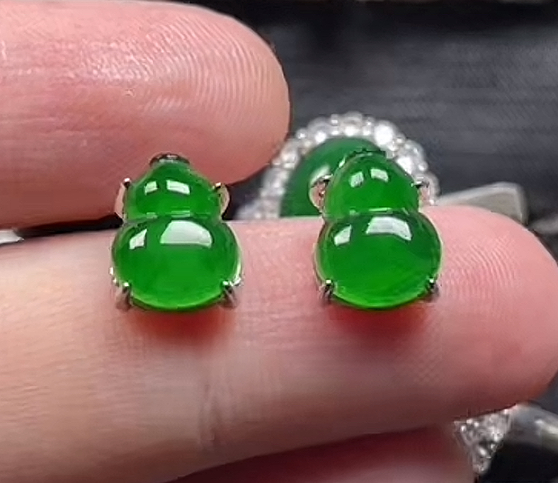 A货翡翠925银镶嵌耳钉