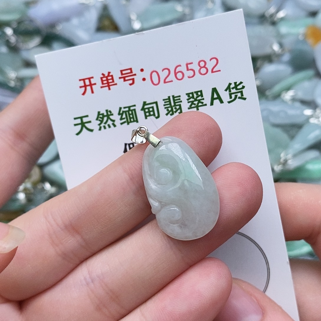 翡翠未镶嵌颈饰1111