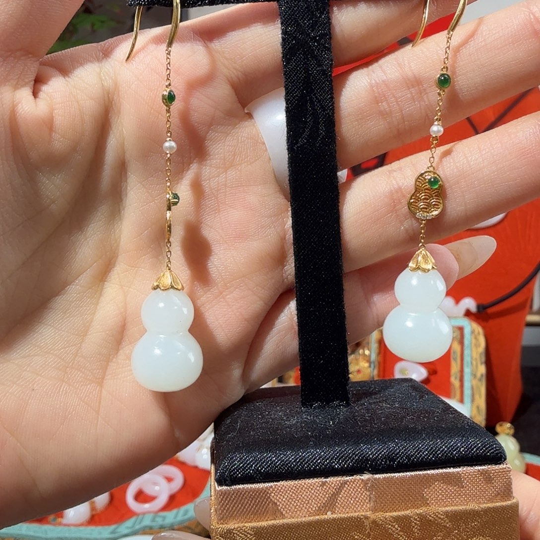 和田玉18K金镶嵌颈饰