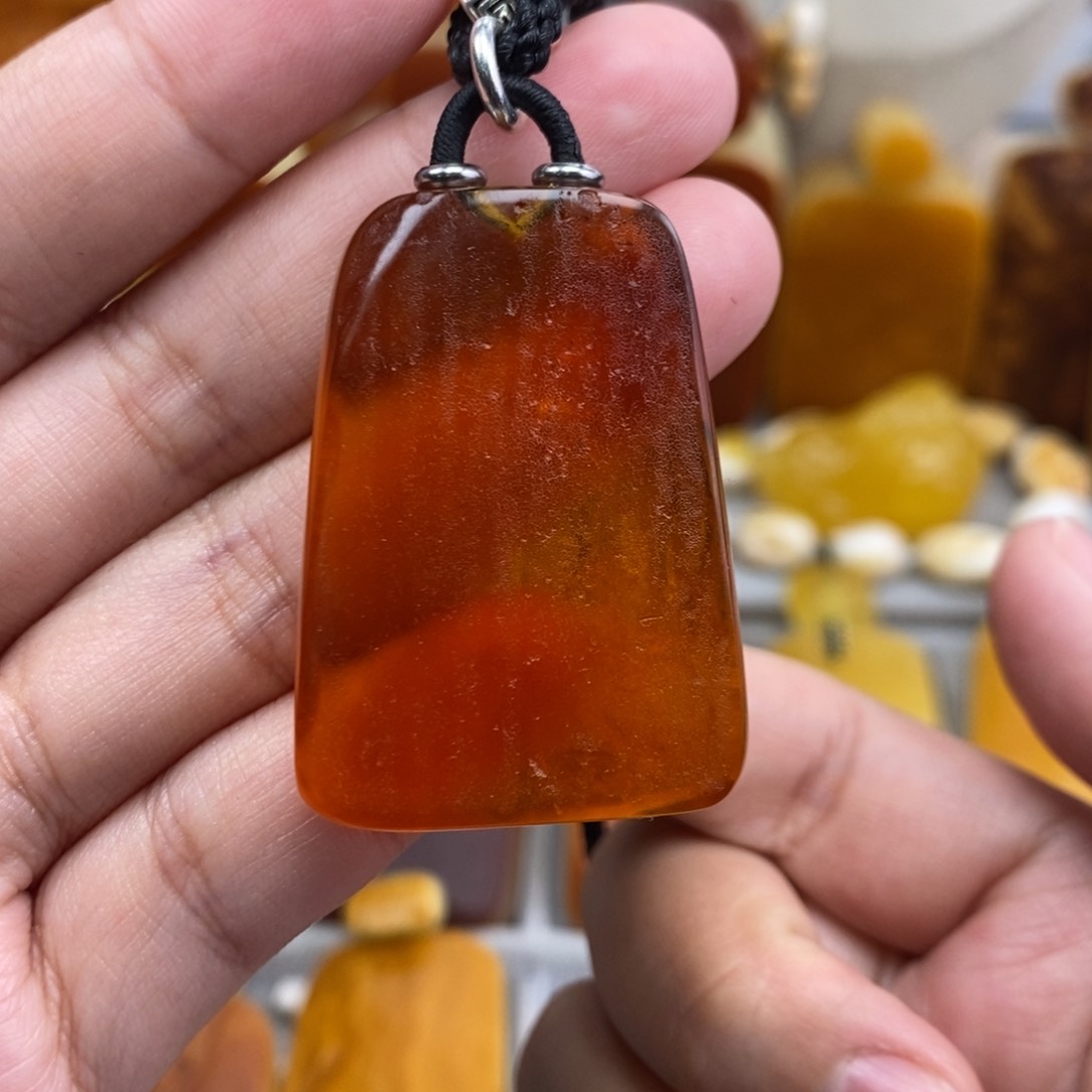 琥珀吊坠(赠链)未镶嵌