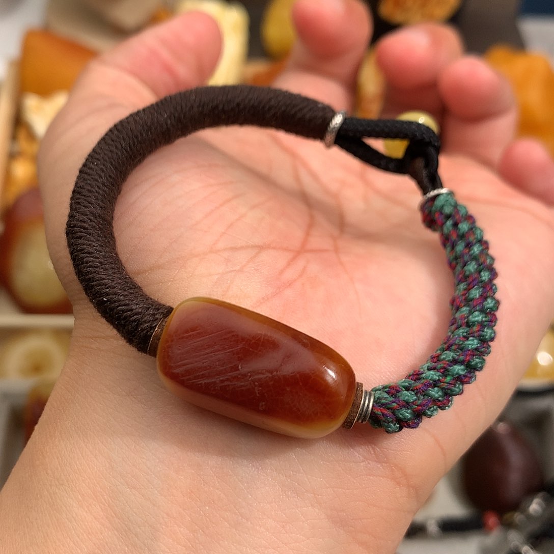 蜜蜡裸石未镶嵌在