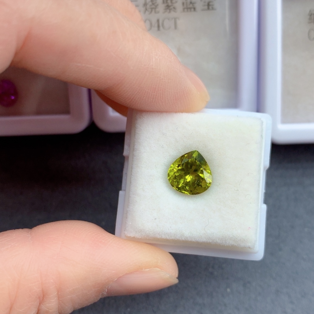 绿色碧玺2.19克拉裸石未镶嵌