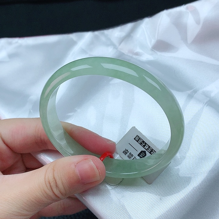 翡翠手镯未镶嵌53贵