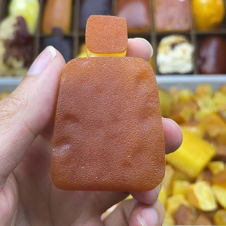 定制琥珀未镶嵌牌子