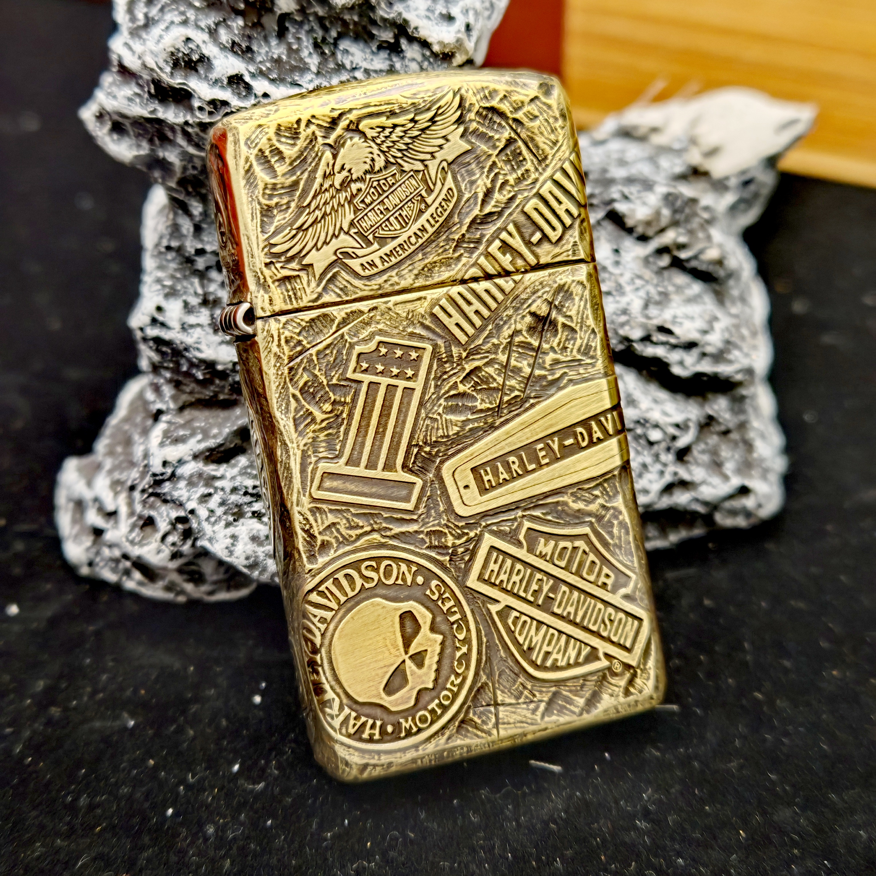 【老李鉴定】ZIPPO打火机哈雷十一章1606铜纤巧盔甲3D浮雕做旧手雕D