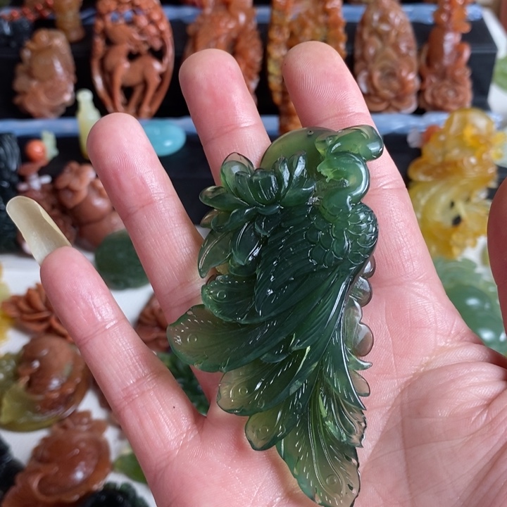 蛇纹石玉未镶嵌颈饰辉***命