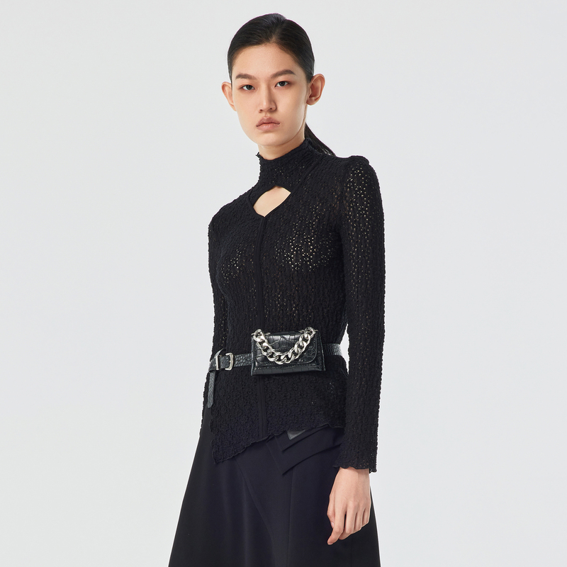 H.Genteel/荷高【春季首发】黑色几何镂空针织上衣D11610612
