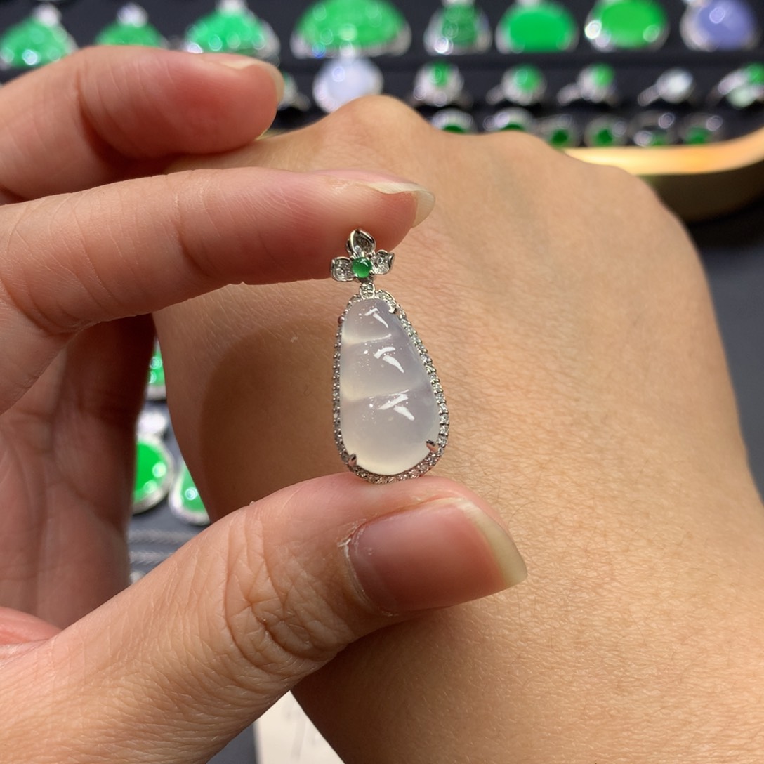 翡翠吊坠(不含链)18K金镶嵌