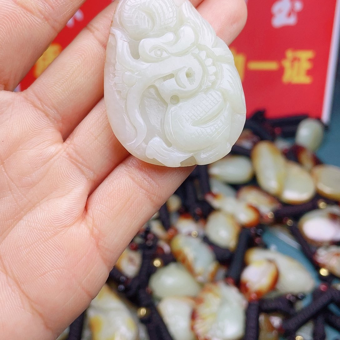 和田玉颈饰未镶嵌