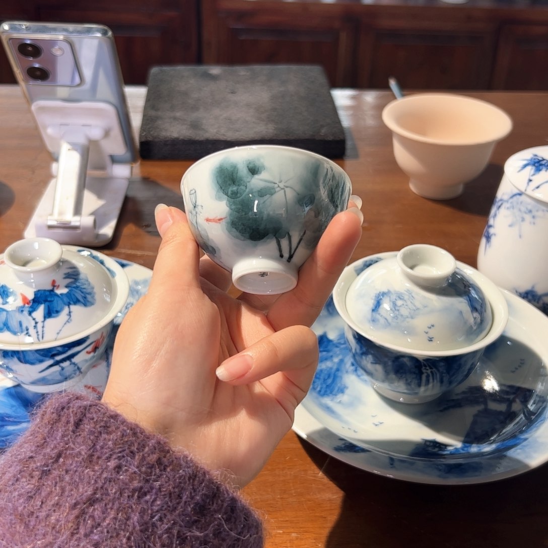 青花手绘荷花主人杯