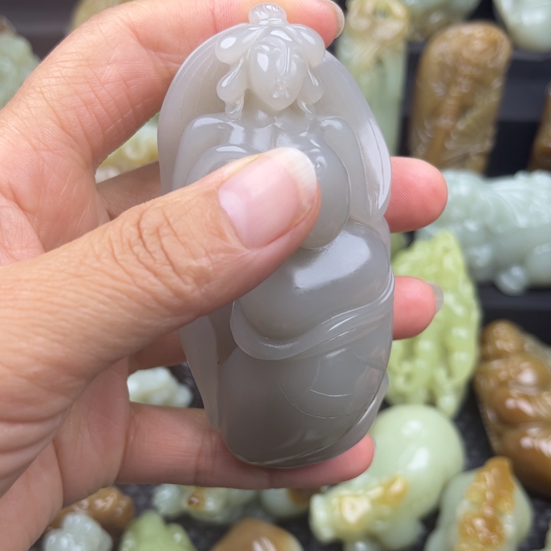 和田玉未镶嵌把件