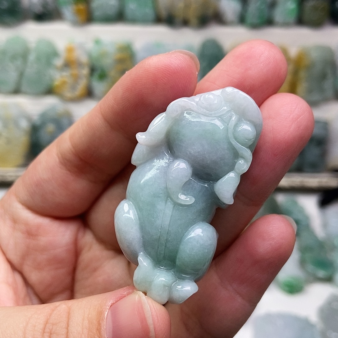 翡翠未镶嵌吊坠(赠链)