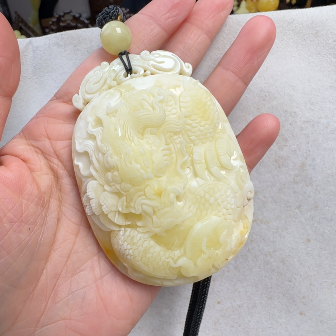 蜜蜡未镶嵌珠宝奇石