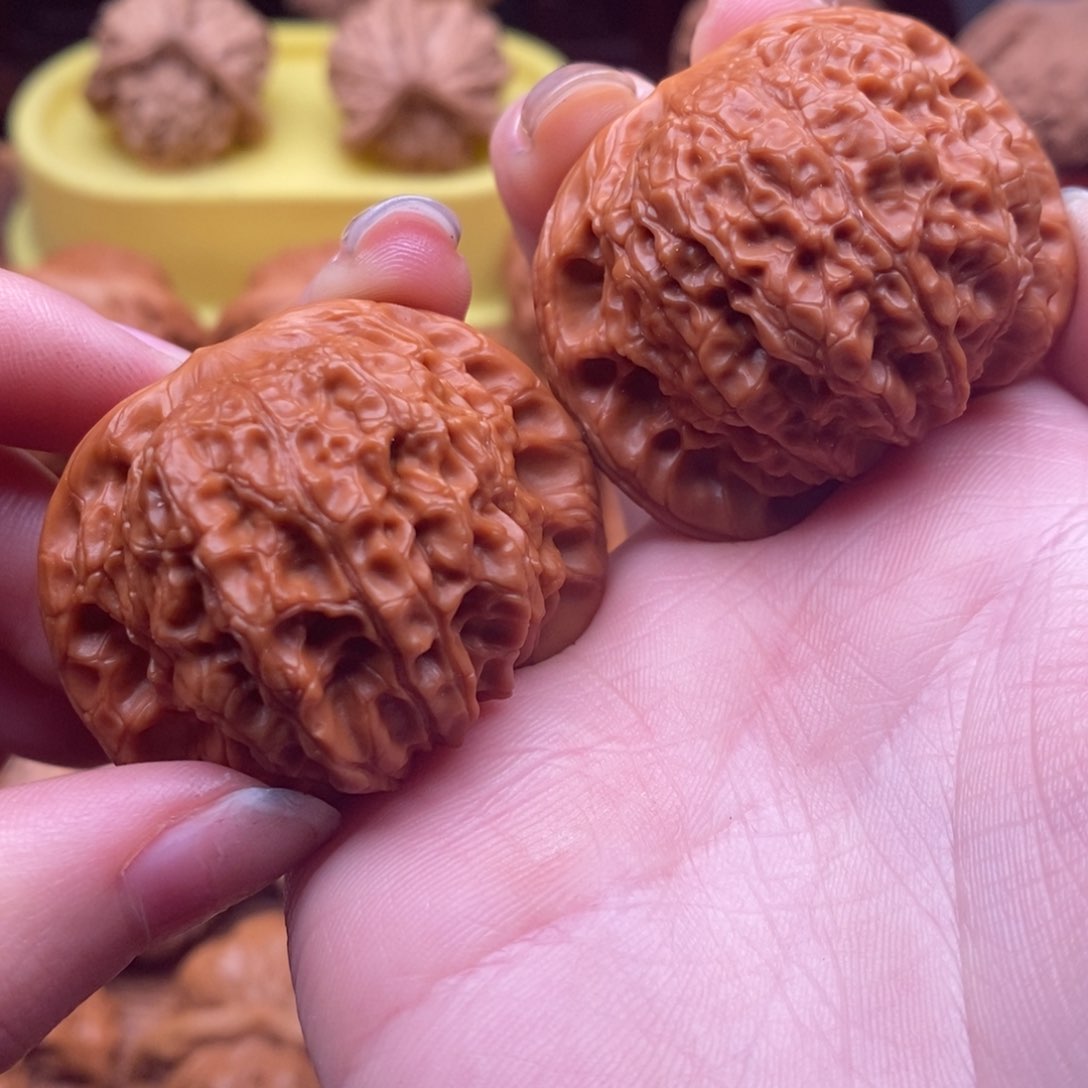 文玩核桃把件以****播血麒麟