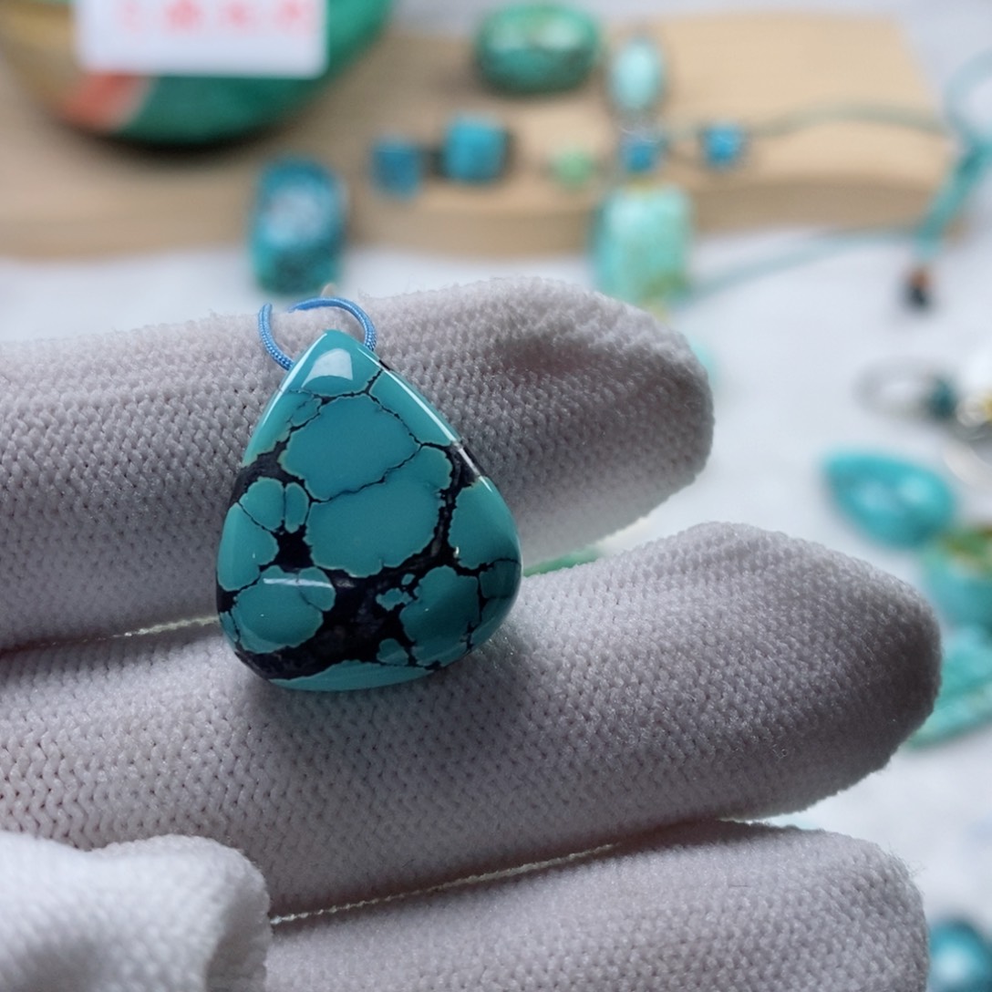 绿松石颈饰未镶嵌来*