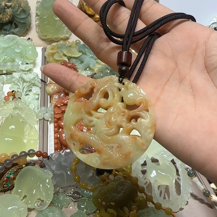 蛇纹石玉吊坠未镶嵌