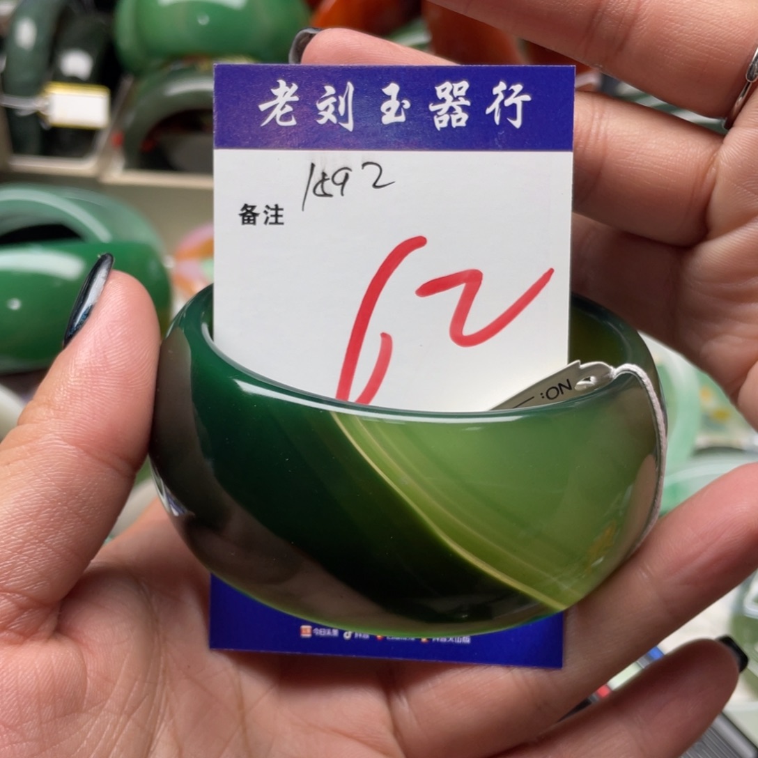 夜***·玛瑙/玉髓未镶嵌手镯