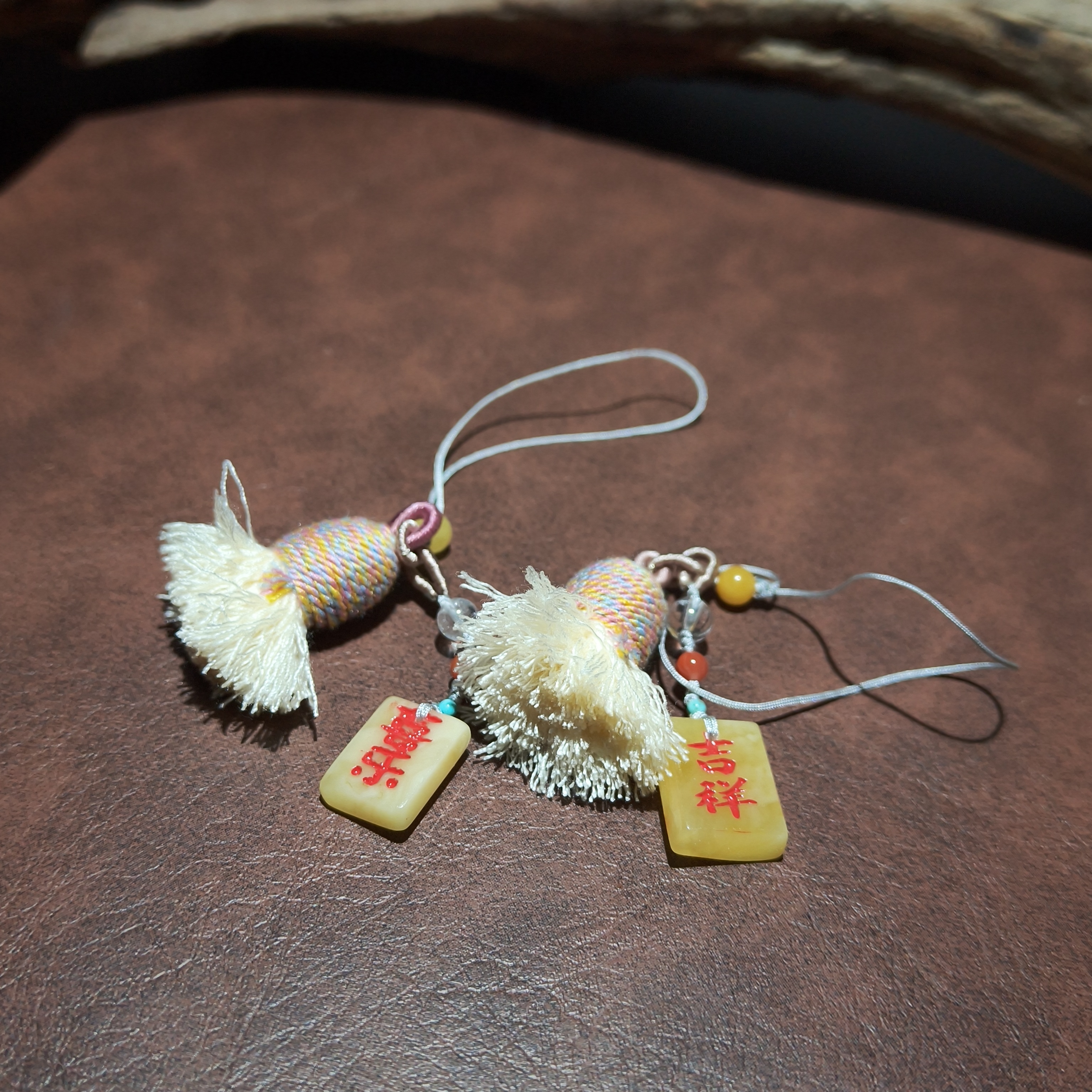 【黑胖珠宝】H0301蜜蜡佛公手机挂 多样性发其一