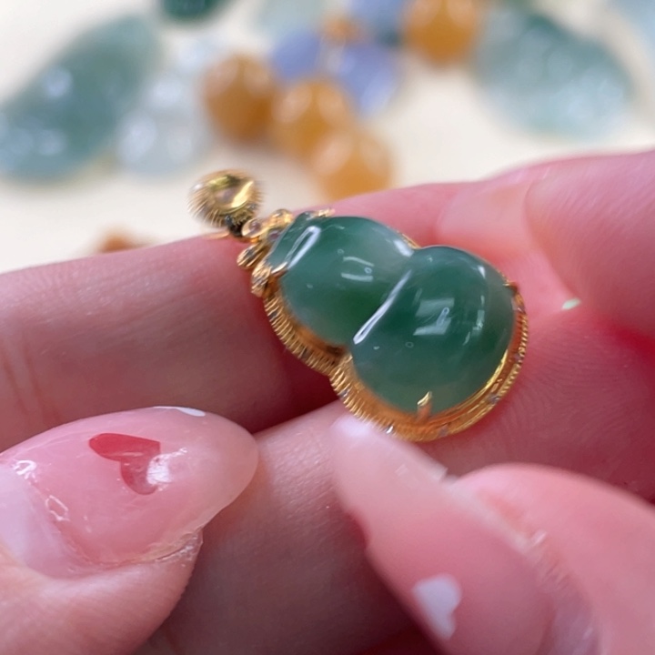 翡翠颈饰18K金镶嵌翡翠