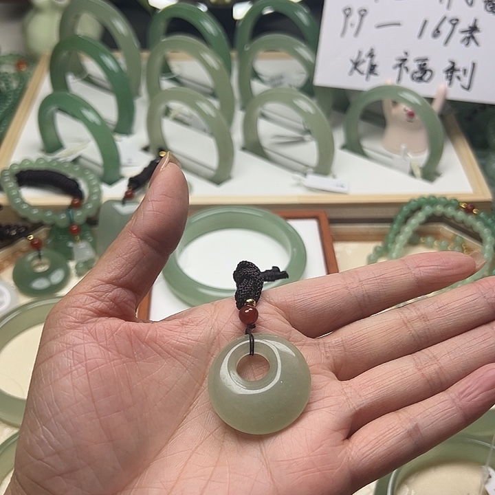 东陵石未镶嵌颈饰