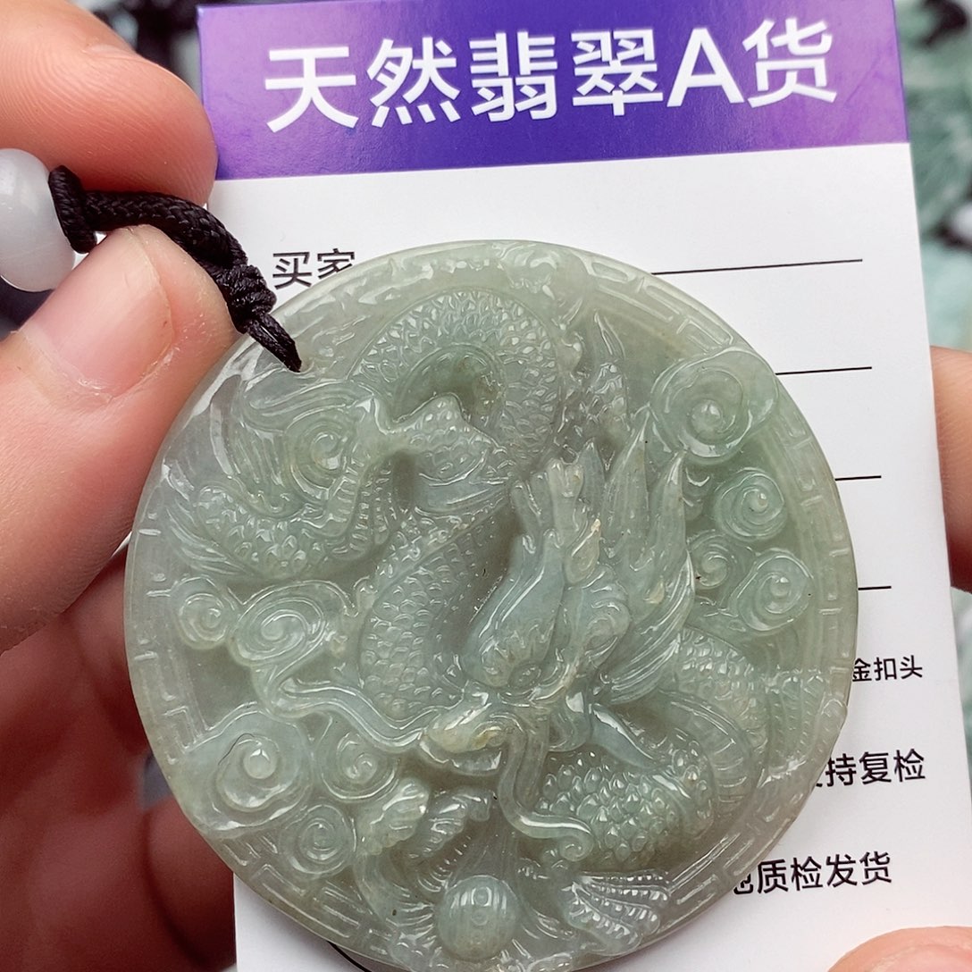 翡翠挂件未镶嵌翡翠