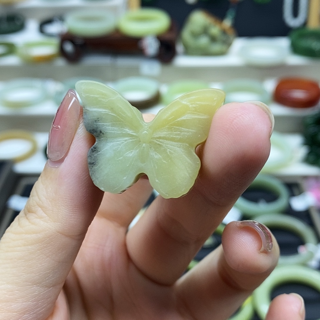 岫玉未镶嵌项链蝴蝶