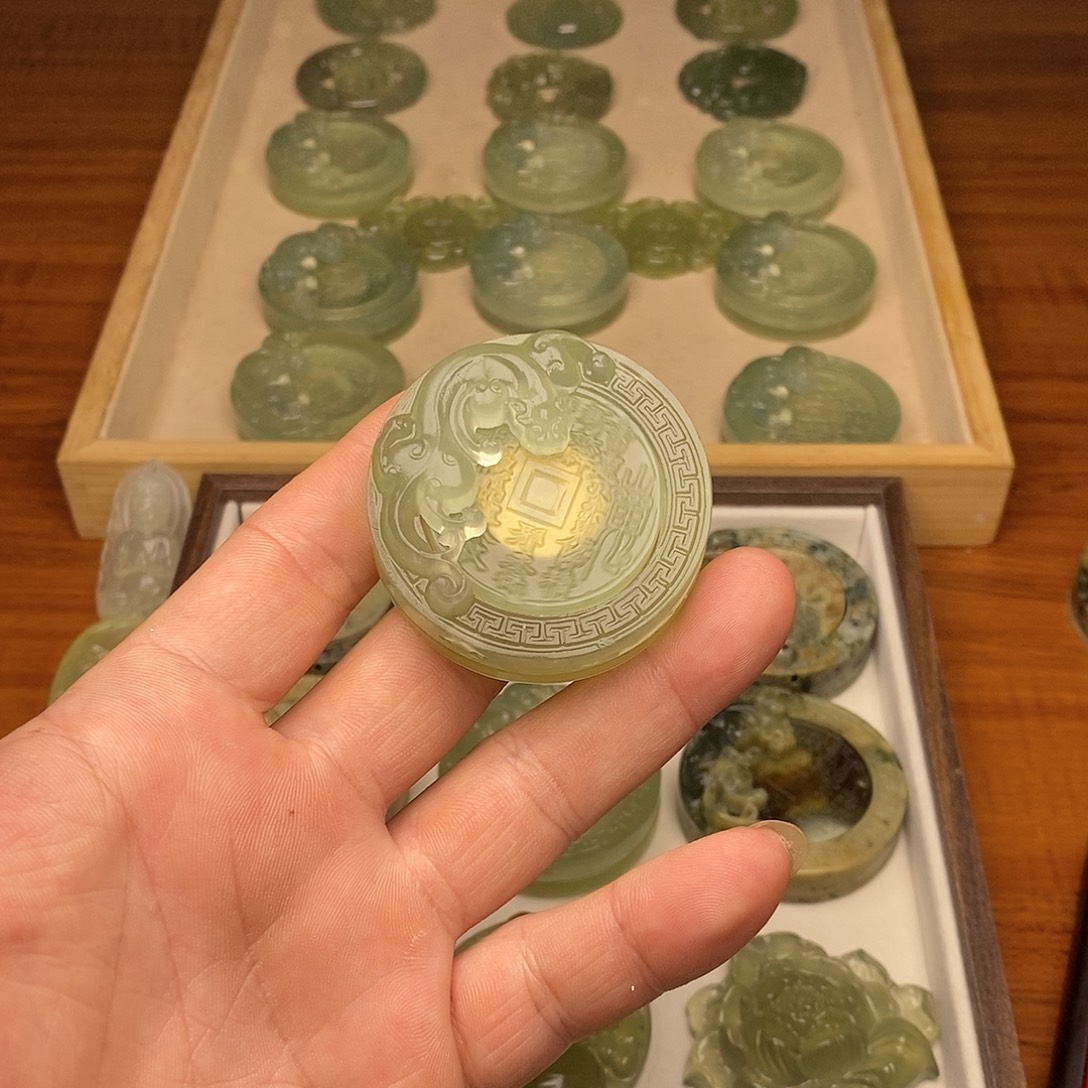 蛇纹石玉未镶嵌颈饰