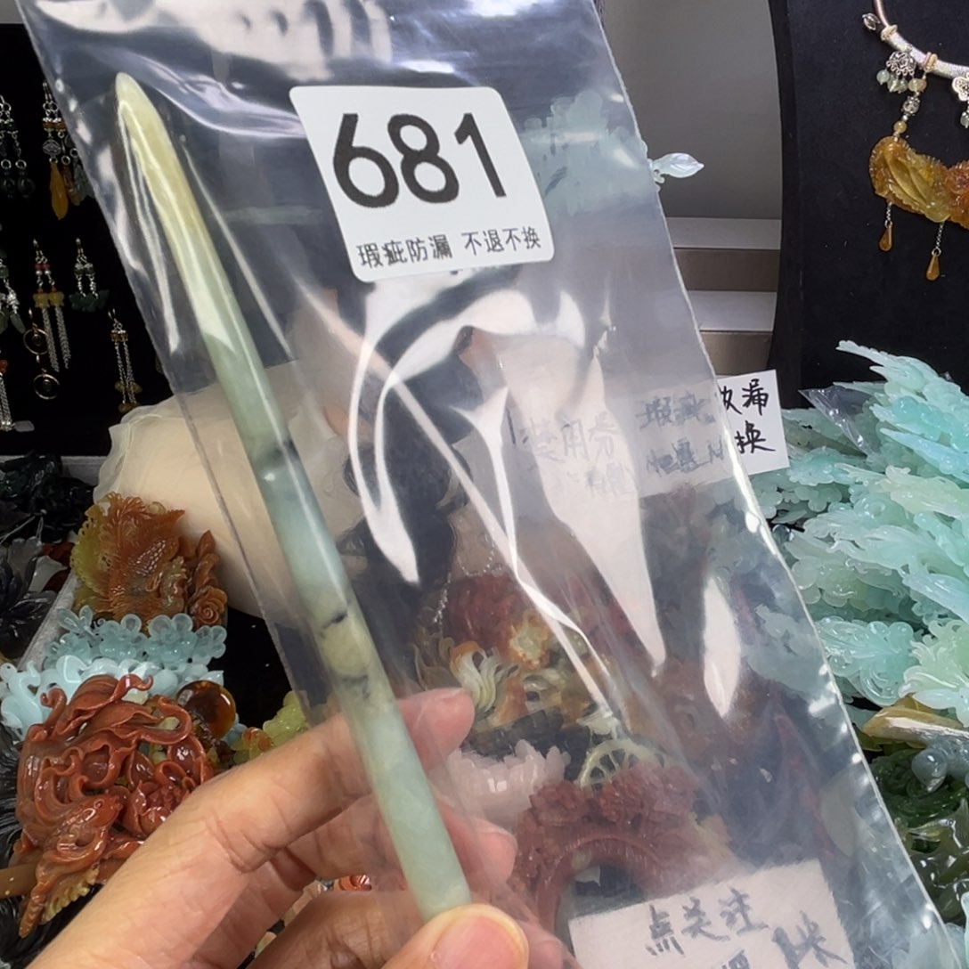 未镶嵌岫玉发饰瑕疵