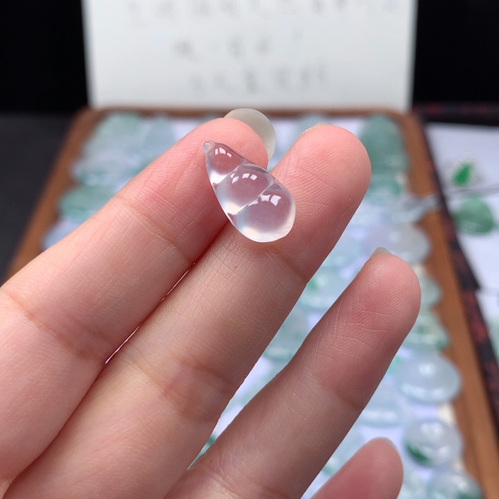 颈饰未镶嵌翡翠高冰福豆