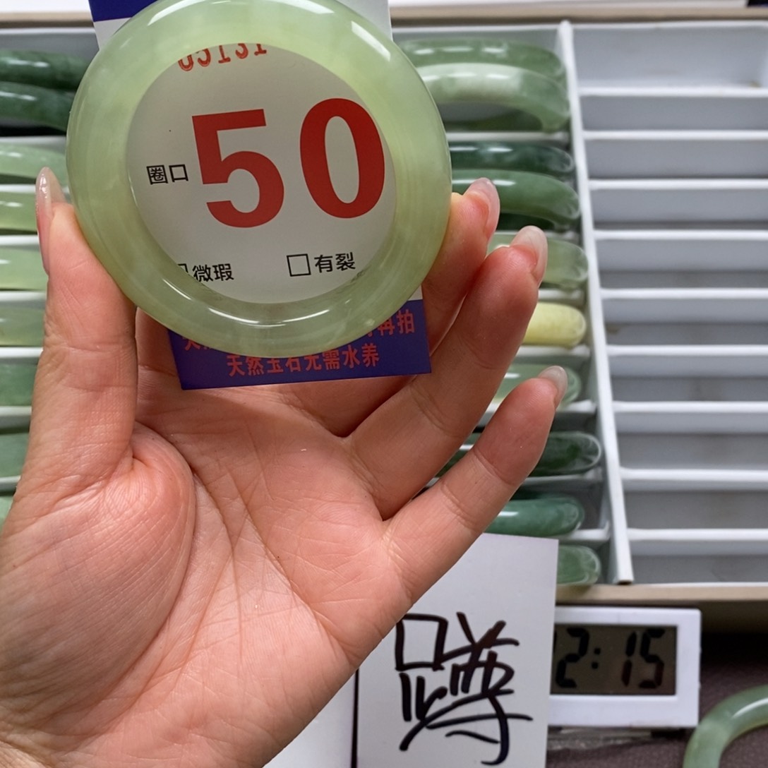 岫玉手镯未镶嵌我