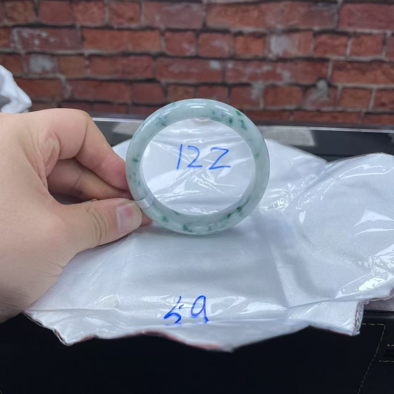 毛货手镯需精细抛光/122