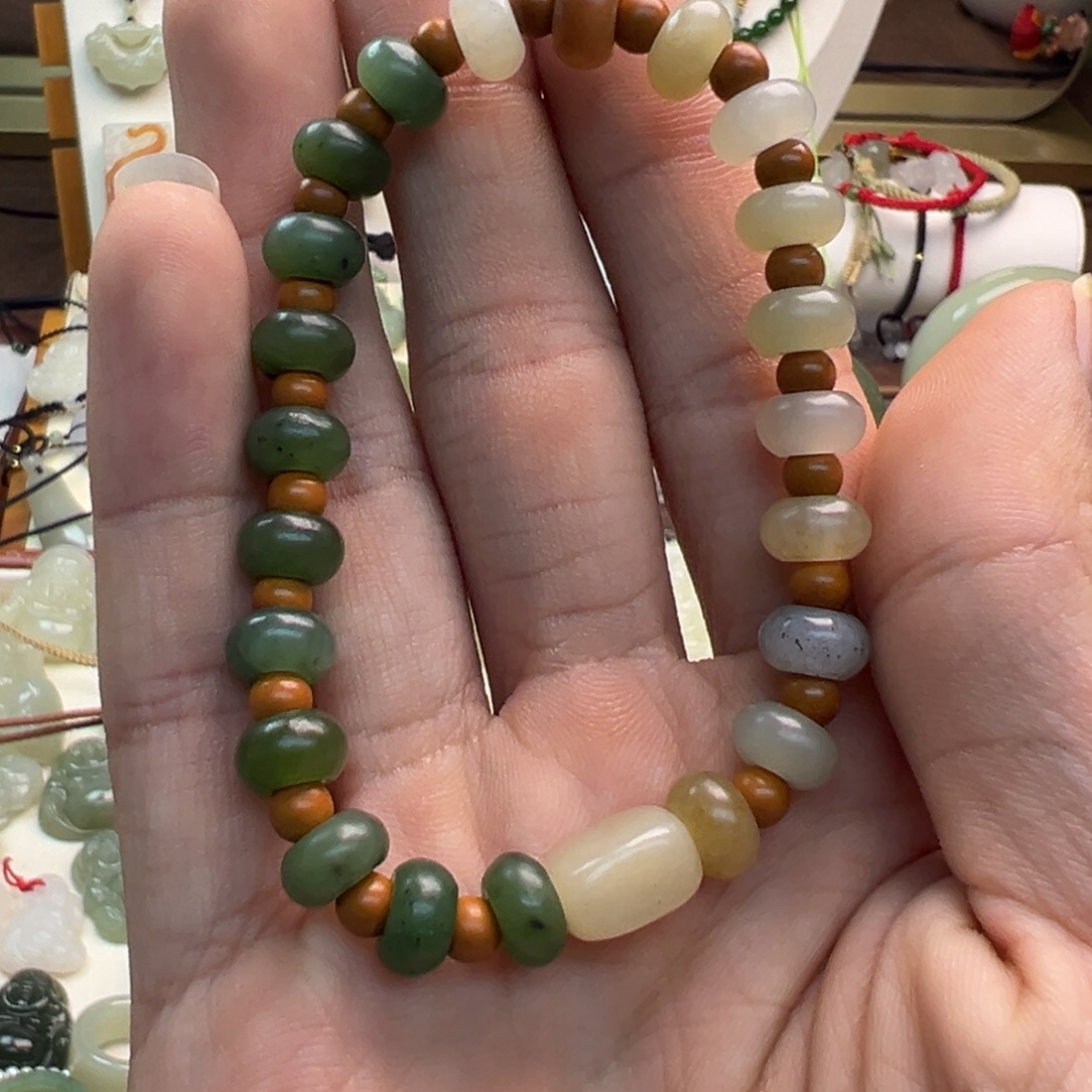 园****和田玉（糖玉）未镶嵌手链